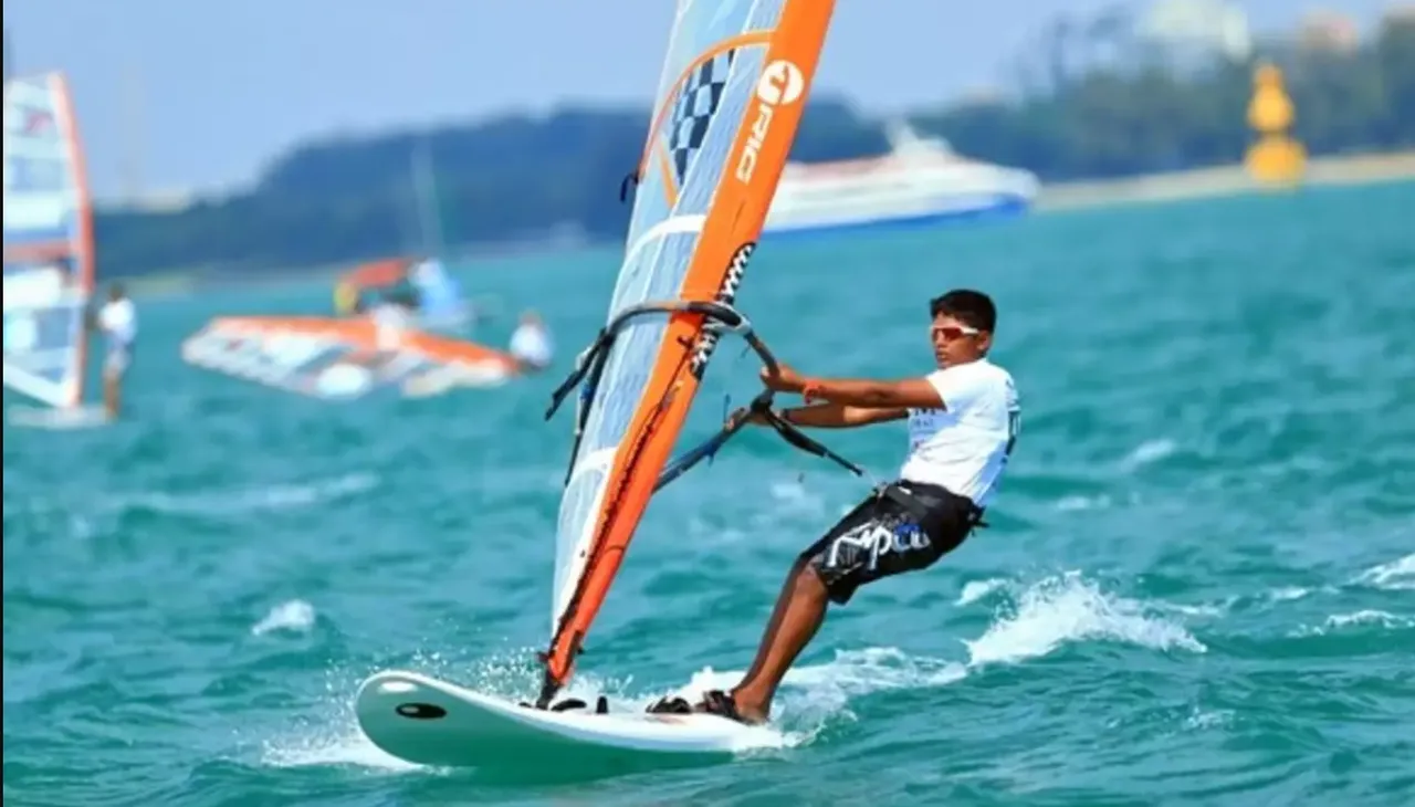 Windsurfing in goa.png