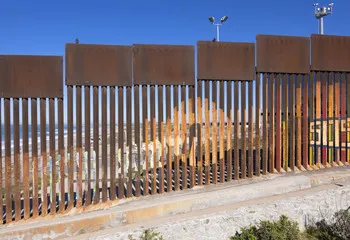 piabay border wall.jpg