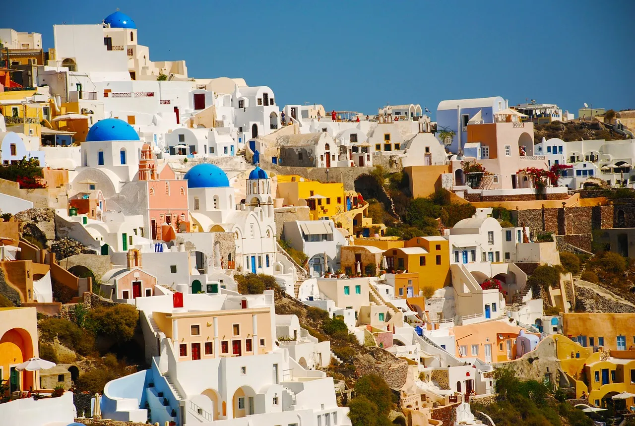 santorini-1948678_1280.jpg