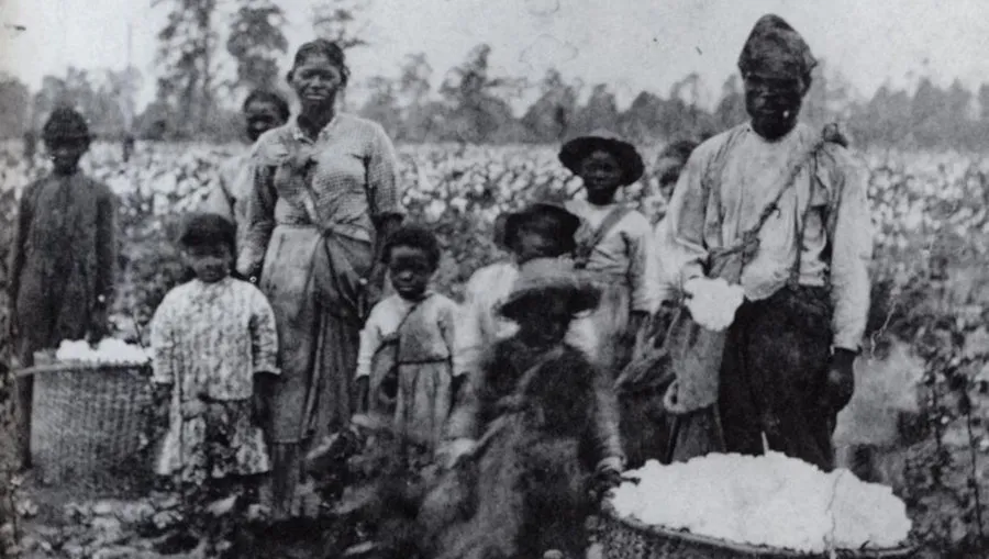 Family_of_slaves_small.jpg
