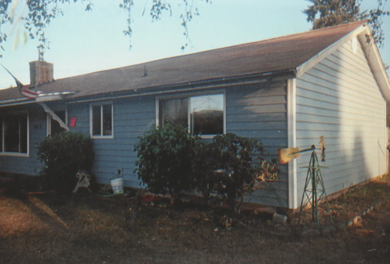 2001-08 Blue House.png