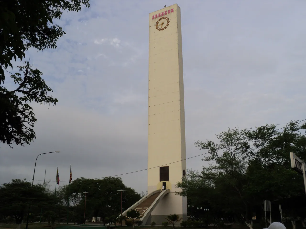 Barquisimeto's_Obelisk.jpg