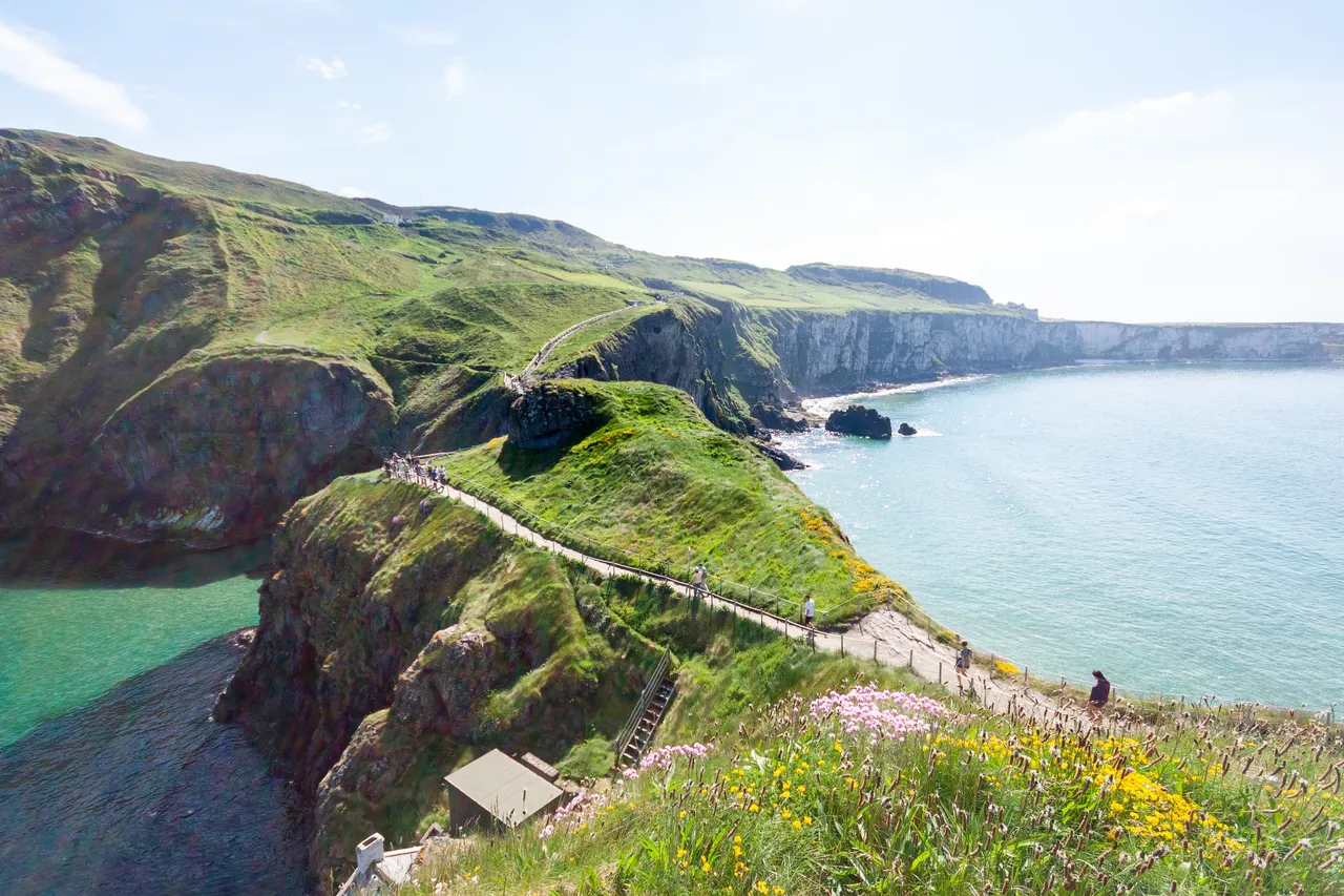 Carrick-a-Rede Rope Bridge // Image by @anikineearthwalker @ Unsplash