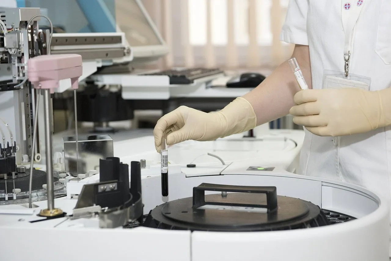 laboratory_g0bb9b7386_1920.jpg