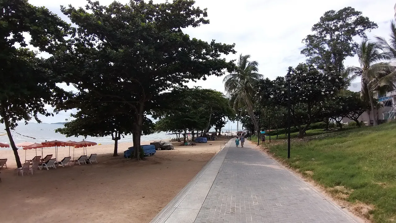 pattaya_beach_oct_2020_533.jpg