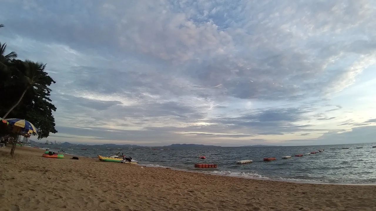 pattaya_beach_oct_2020_702.jpg