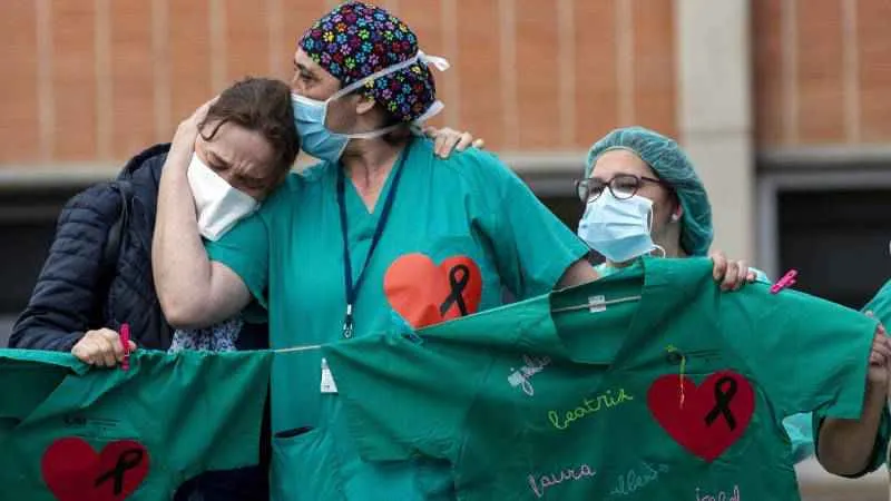 800HealthCareWorkersSpainAP.jpg