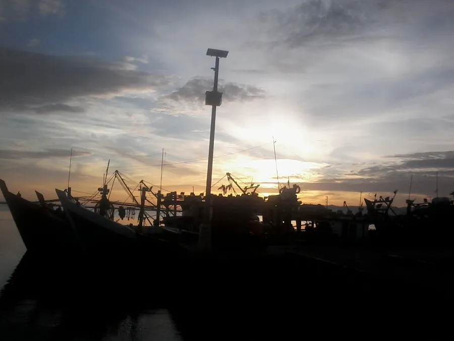 pagi di pelabuhan (1).jpg