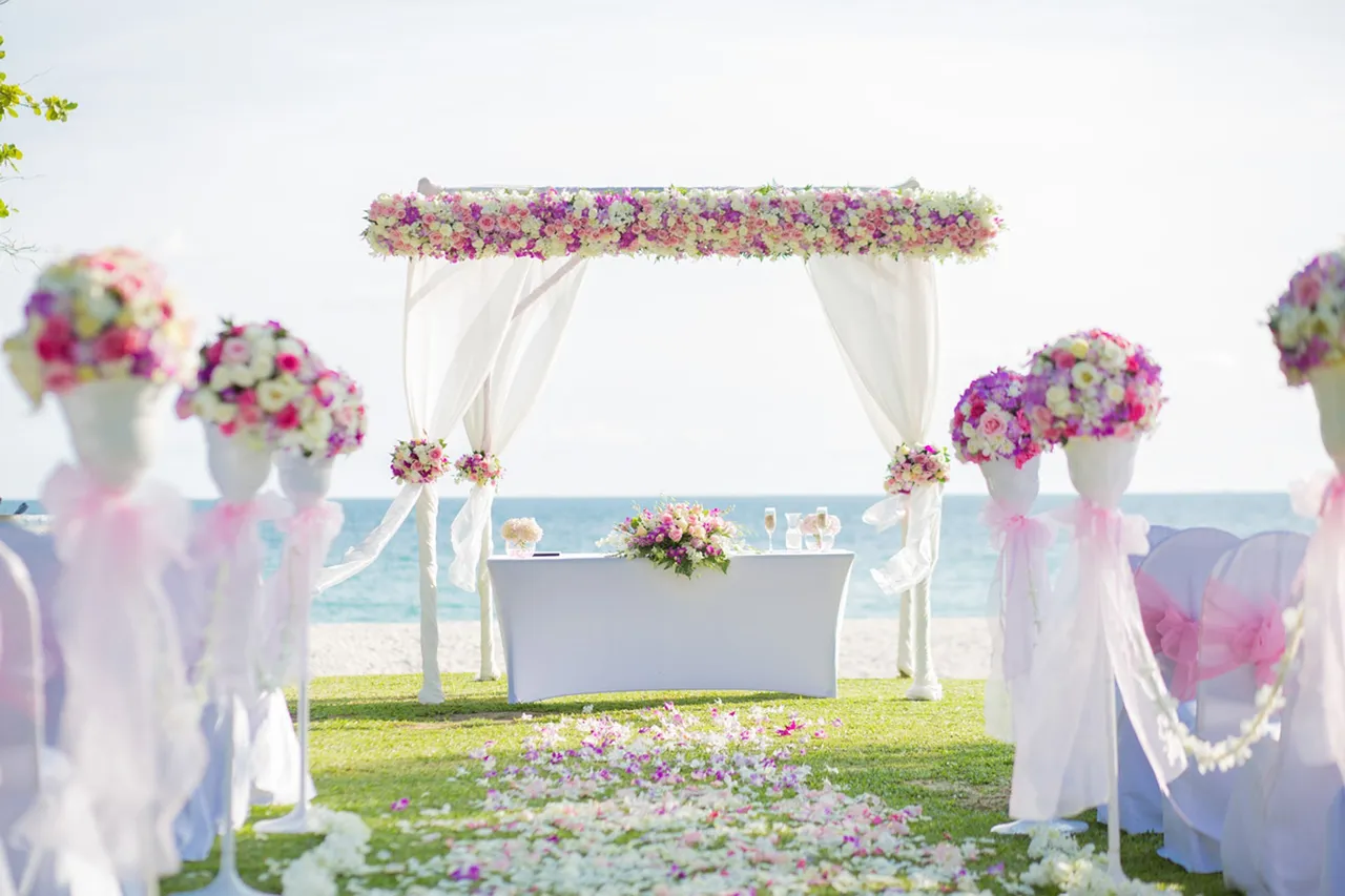 flower-archway-2477270_1920.jpg
