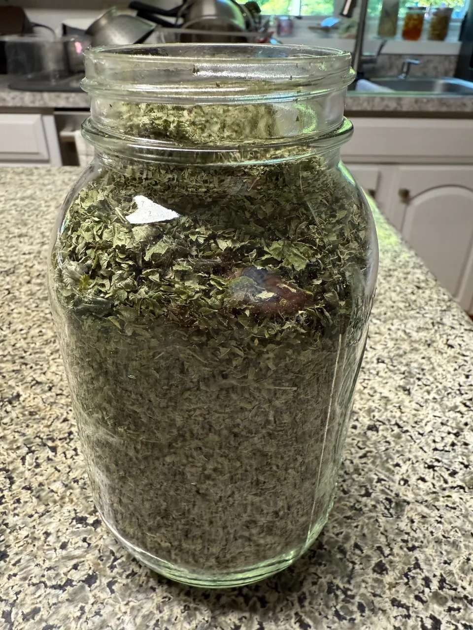 hivegarden-lemon-balm-dried.jpg