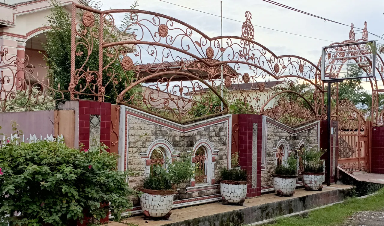 The Gates of Gaud_red.jpg