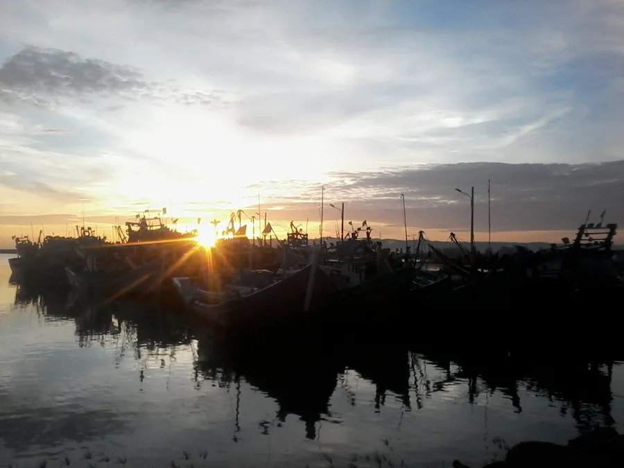 pagi di pelabuhan (2).jpg