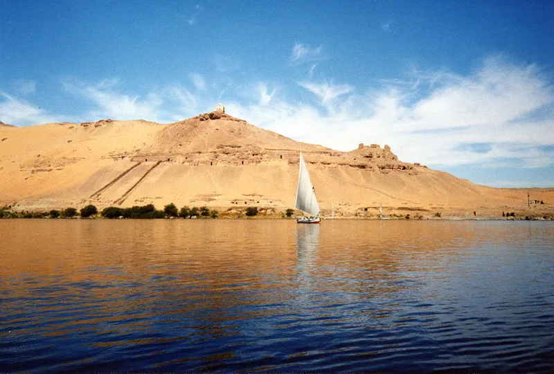 800px-River-Nile-near-Aswan.jpg