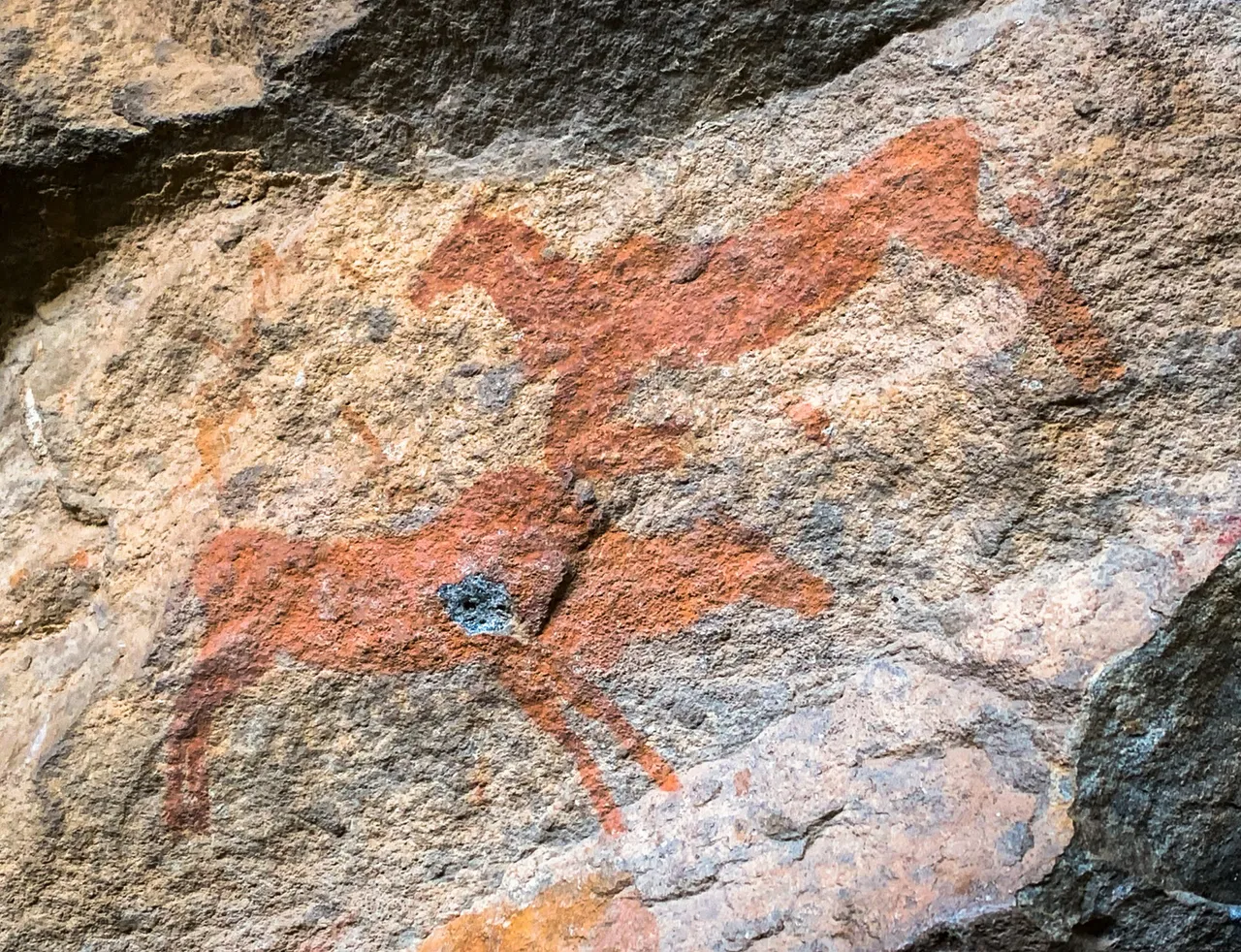 San people were not tall in stature, you can see them depicted here again above the lower Eland.