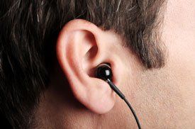 man-wearing-earphone-275px.jpg