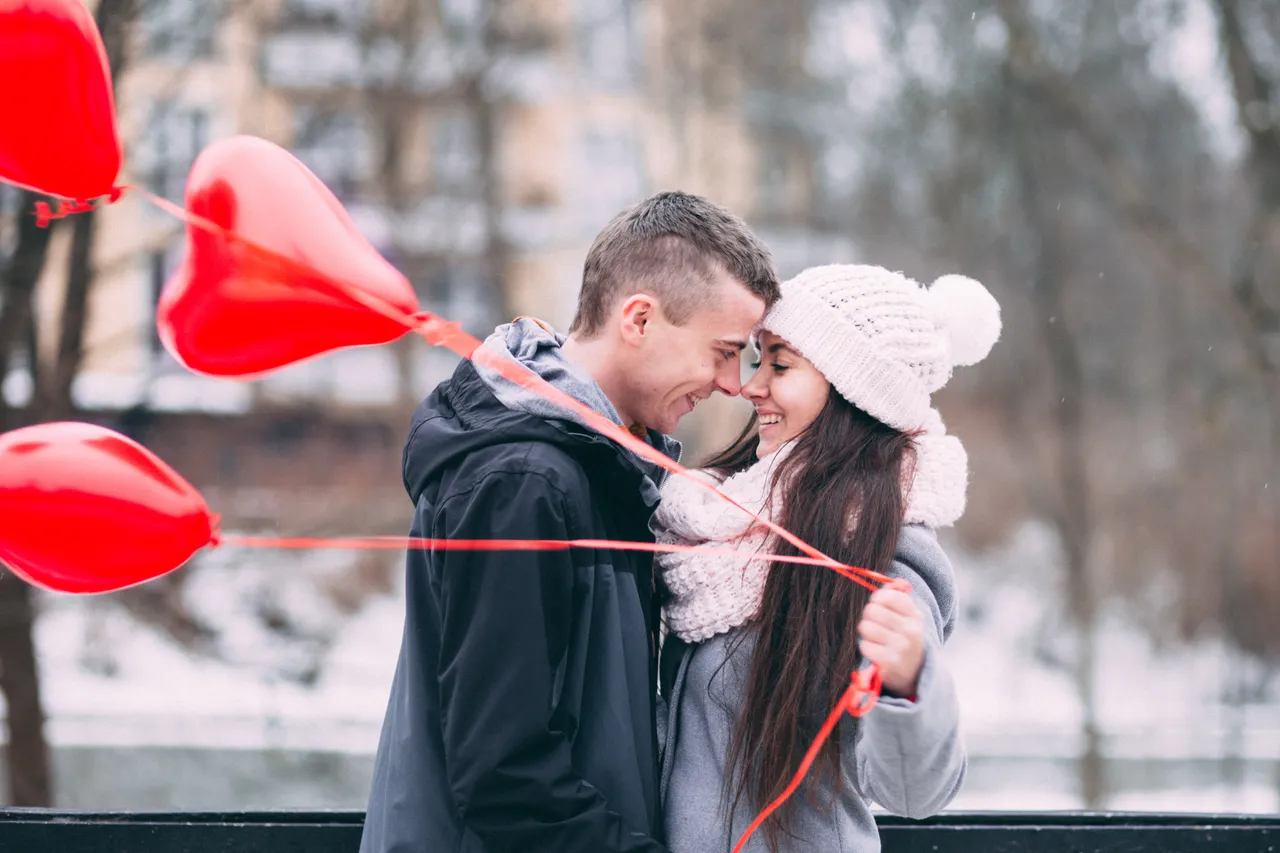 adult-balloons-blur-318378.jpg