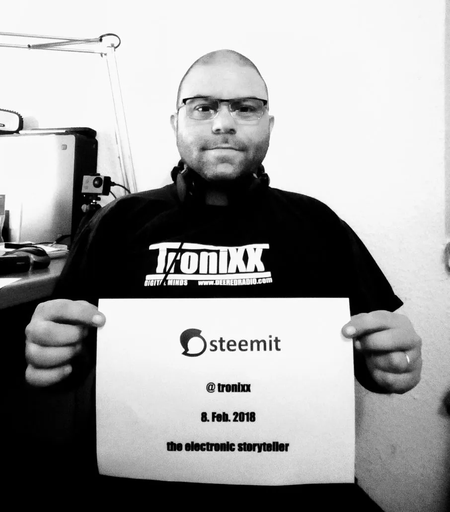 Steemit introduce pic.jpeg