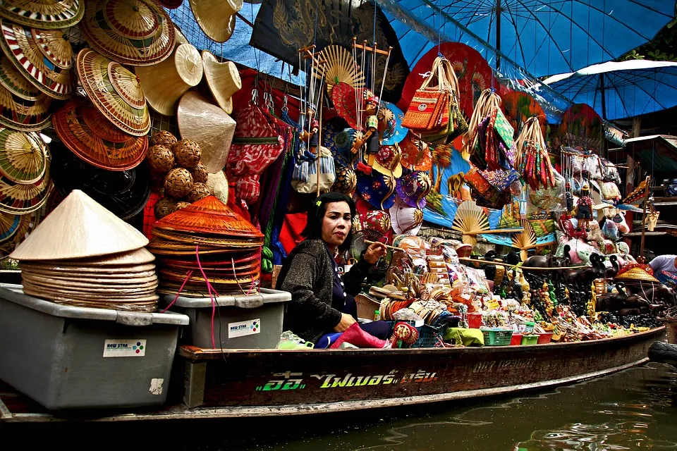 saleswoman-2306695_960_720.jpg
