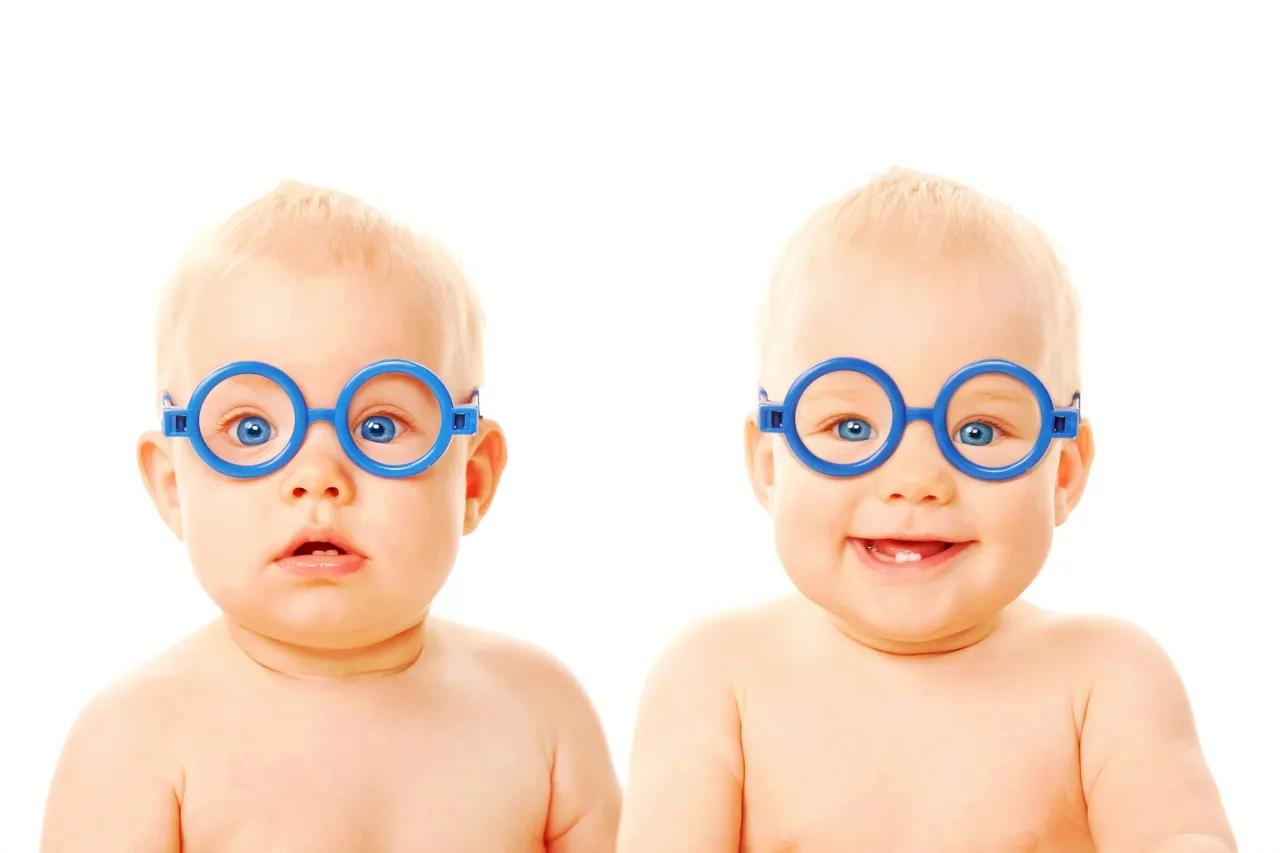 Infants_Two_Glasses_444002.jpg