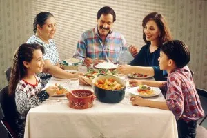 Family_eating_meal-300x200.jpg