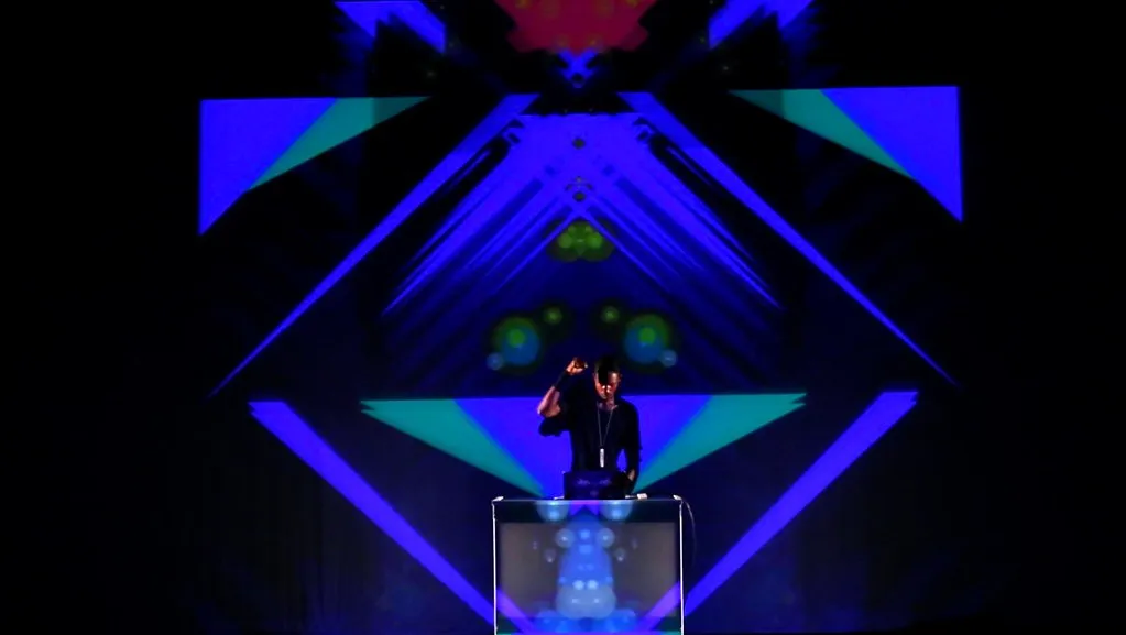 VISUAL-COMPOSER-PERFORMANCE-06