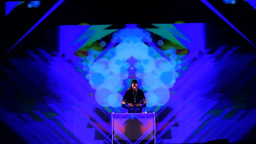 VISUAL-COMPOSER-PERFORMANCE-45