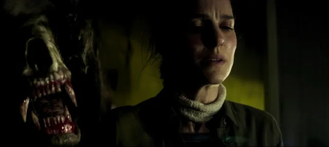 شرح وتفسير قصة فيلم Annihilation.. ما الذي يعنيه فعلا هذا الفيلم الغريب؟ -مشهد الدب والصوت الغريب - Aflam Talk.jpg