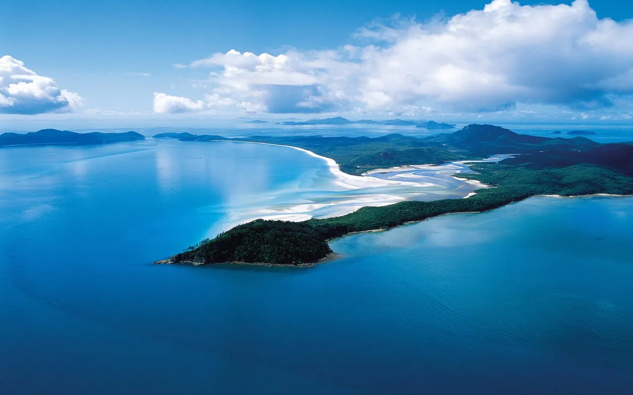 Whitehaven Beach in Whitsunday Island, Australia: one of the world's most beautiful beaches