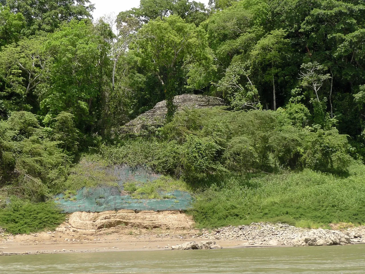 mexiko chiapas rio usumacinta yaxchilan riverbank