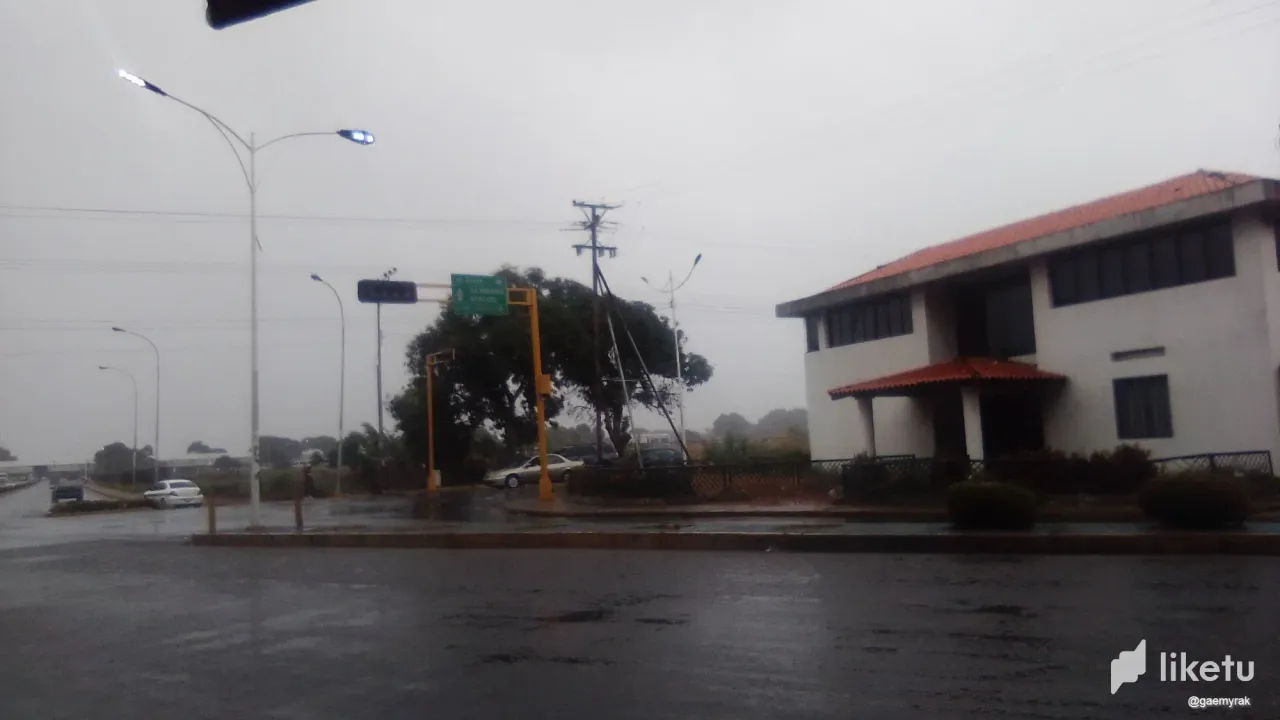 clrpizwqg0262kgsz51d70cg8_lluvia.webp