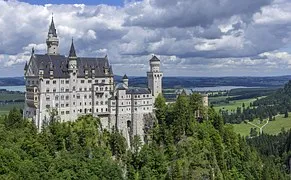 neuschwanstein-castle-467116__180.jpg