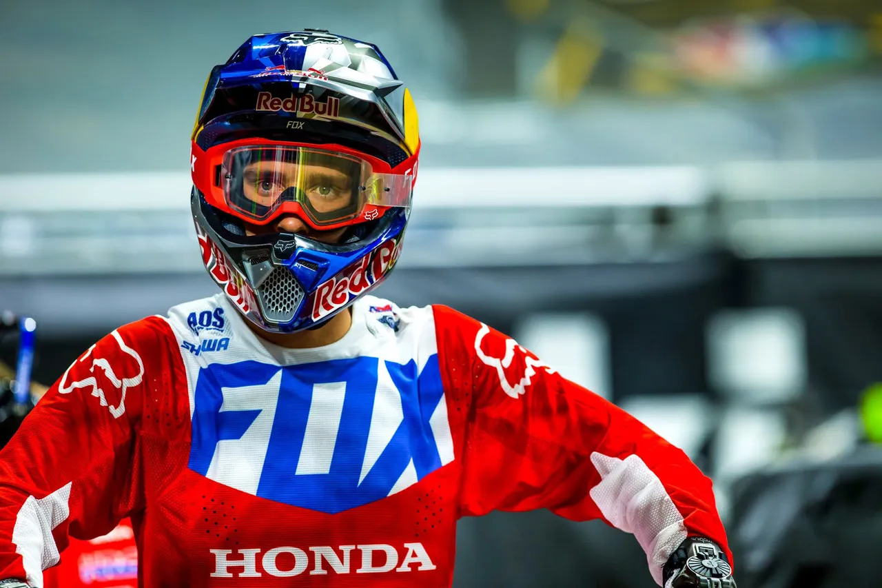 180059_roczen_rs_sx19_detroit_017.jpg
