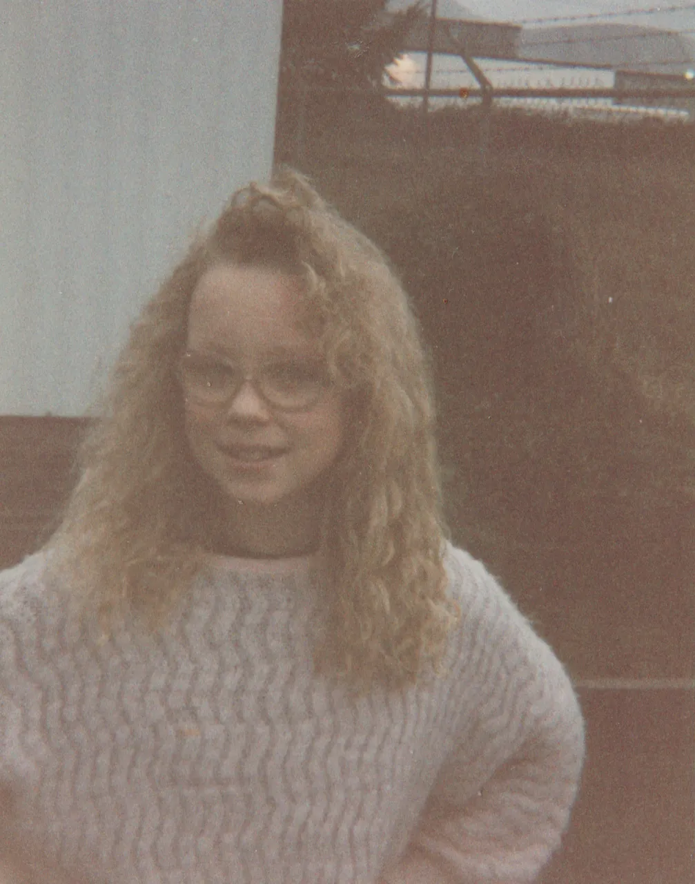 1992-12 Katie Hair Backyard.png