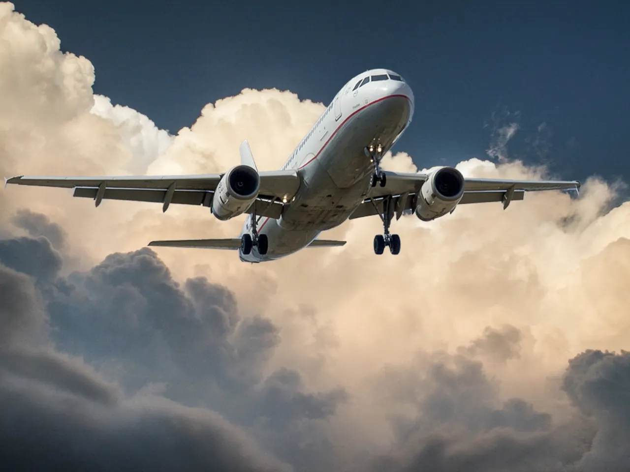 aeroplane-aircraft-airplane-46148.jpg
