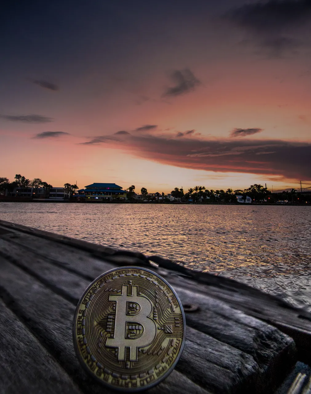 bitcoin-blockchain-clouds-1099299.jpg
