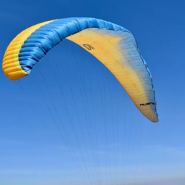 paragliding-5204194_640.jpg