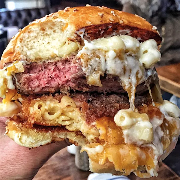 food-porn-burgers-mac-n-cheese-burger.png