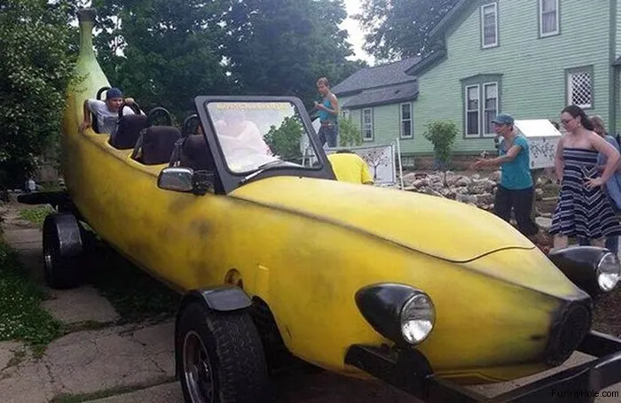 Funny-biggest-banana-car-in-the-world.jpg