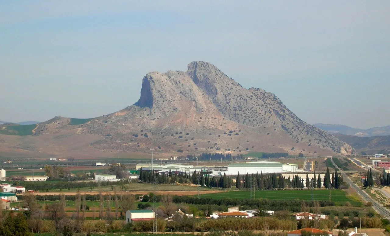 Peña_de_los_Enamorados_Antequera.jpg