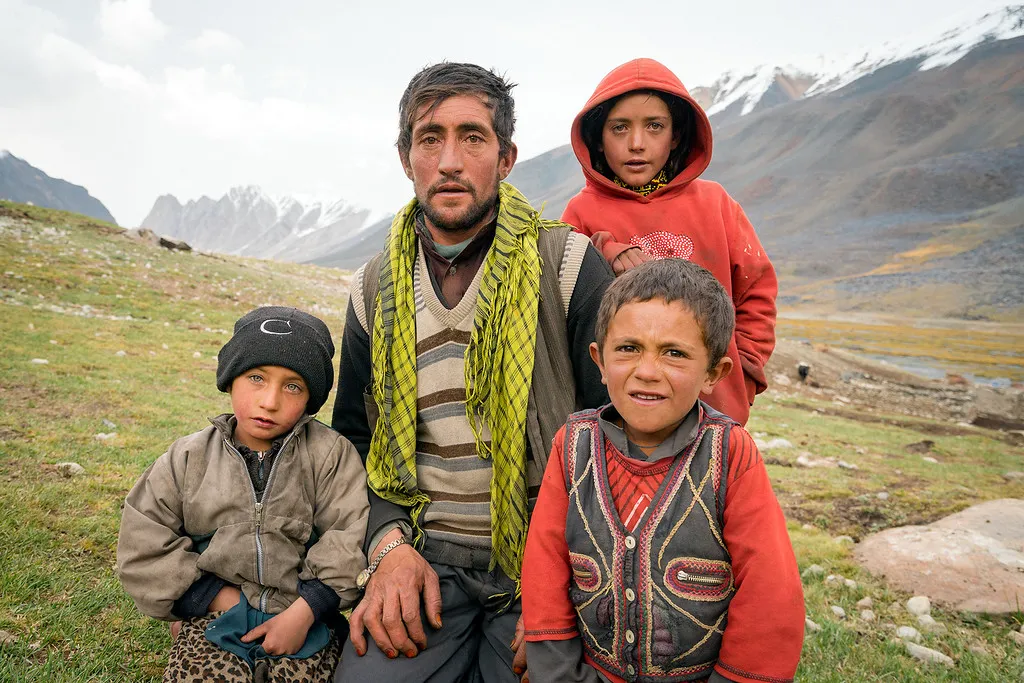 afghanistan-wakhan-family-portrait-XL.jpg