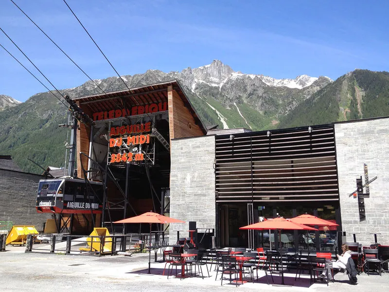 156953-7-aiguille-du-midi-gare-depart.jpg