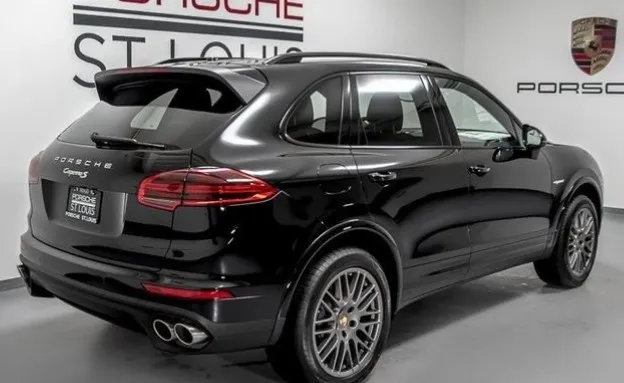 2018 Porsche Cayenne Hybrid 2.jpg