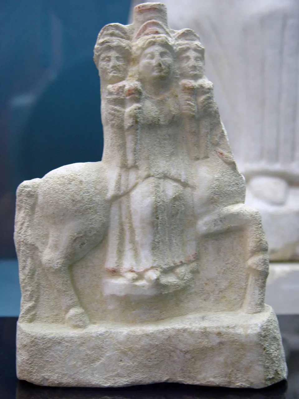 Kütahya archaeological museum Roman period Hecate — Dosseman, CC BY-SA 4.0, via Wikimedia Commons
