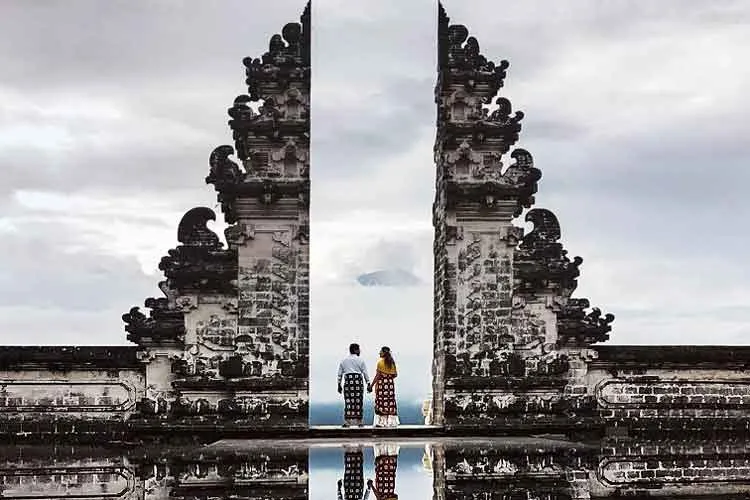 Heaven's Gate: Lampuang Temple