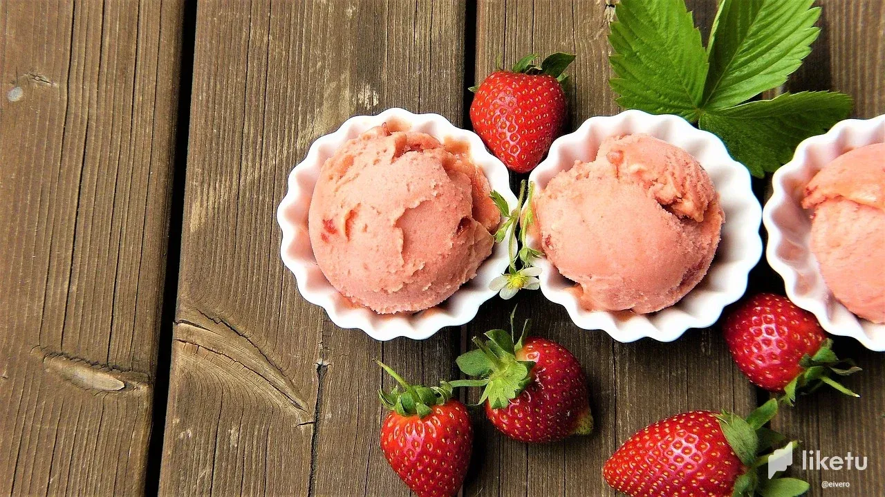 cll9jge0d007g8csz5z03ghgy_strawberry-ice-cream-2239377_1280.webp