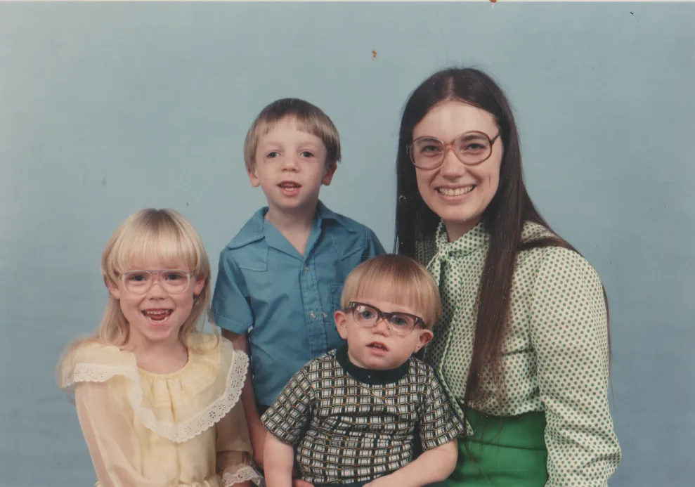 1986-11-01 - Saturday - Rick, Marilyn, Katie, Joey at 20th months, I think I remember this, group photo, entire photo, it says Nov1, 1pic.png