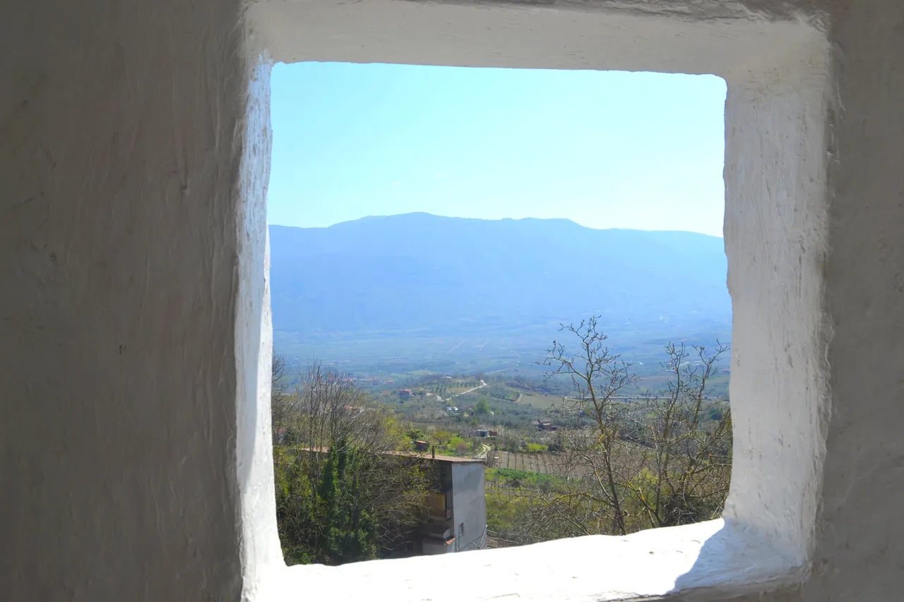 21 master bedroom balcony window.JPG