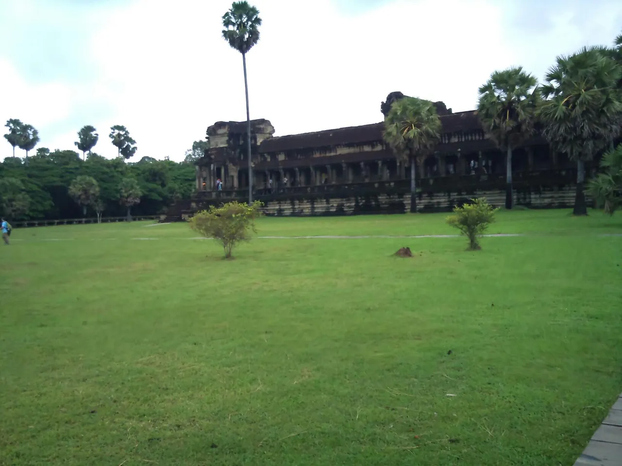 Angkor Courtyard.jpg