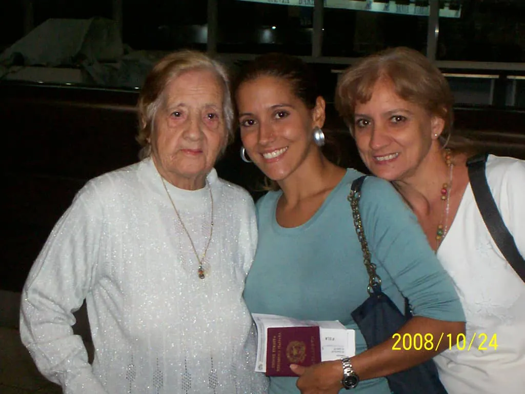 mami, abuela y herma.jpg