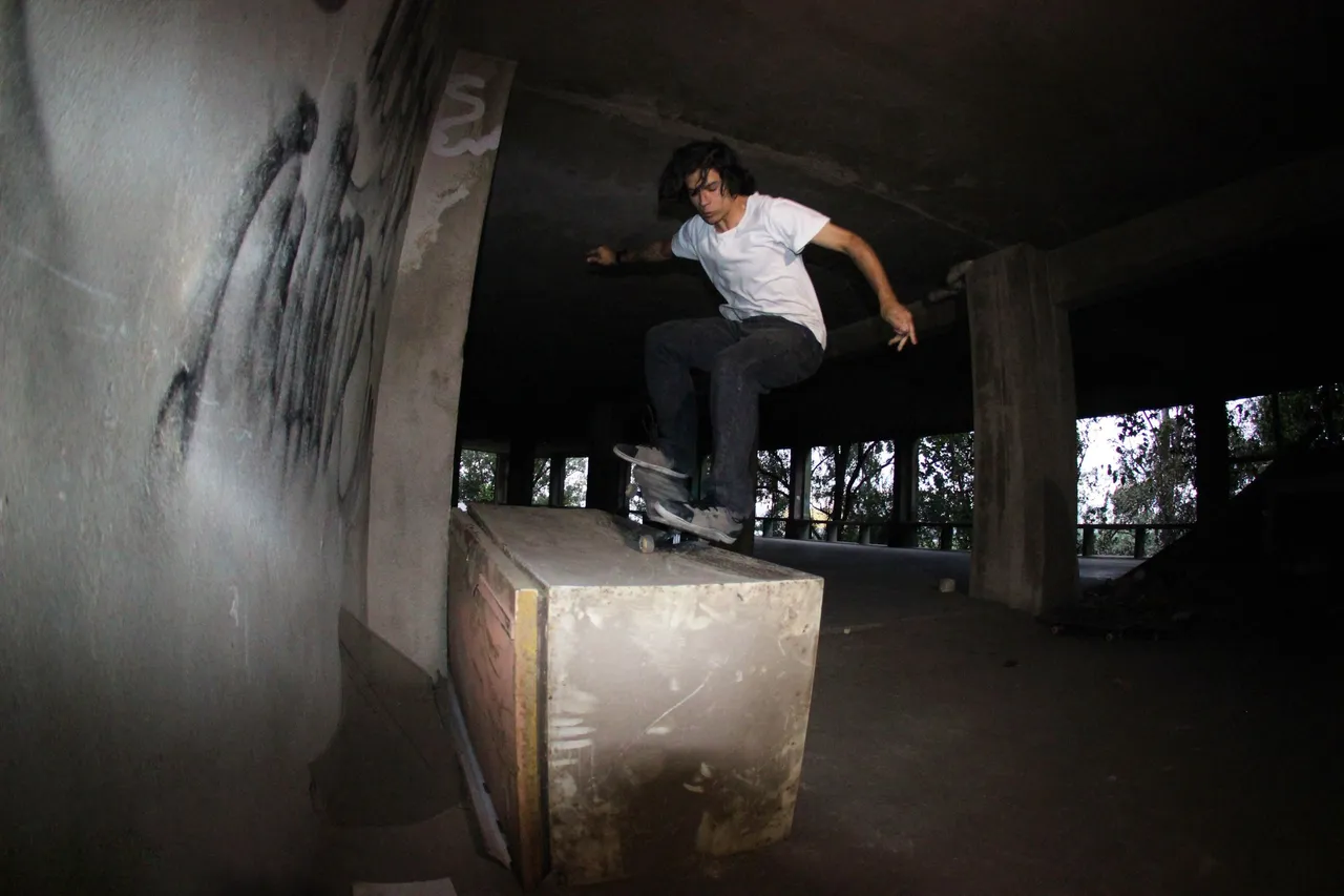 nose grind ft com nome.jpg